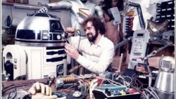 Hallan muerto al creador de R2D2