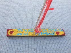 Con mensajes de reflexión y hasta románticos exigen construcción de ciclovía.