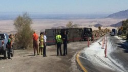 Vuelca tráiler que transportaba residuos peligrosos en Tecate, BC