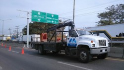 Reponen luminarias en la entrada sur de Mazatlán.