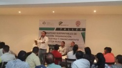 Capacitan a productores sobre agroindustria y financiamiento.