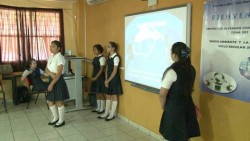 Exponen acerca del medio ambiente y la tecnología