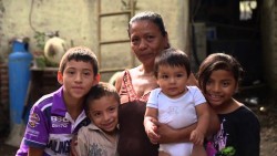 Invitan a inscribirse al porgrama de Seguro de Vida para Jefas de Familia.