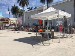 Vendedores afectados por la remodelación de la Av. Obregón comienzan a instalarse frente al Ayuntamiento