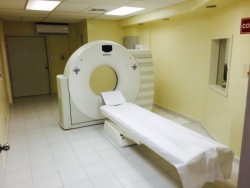 Con una inversión de 14.7 millones de pesos develan placa del área de Tomografía del Hospital de la Mujer