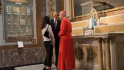 Obama visita la catedral donde oficiaba misa el papa Francisco