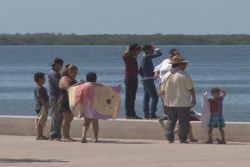 En espera de paseantes de lancha los prestadores de servicios en Altata