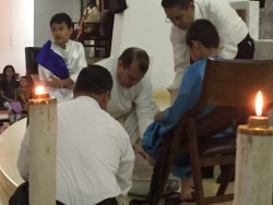 Representan lavatorio de pies en la misa de jueves Santo