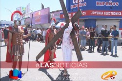 Viven Cajemenses la representación del viacrucis