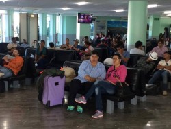 Se van turistas, se llena la central camionera.