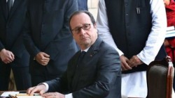 Hollande renuncia a quitar nacionalidad a terroristas