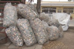 Mediante reciclar se mejora infraestructura de parques.