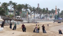 Realizan limpieza en playas de Mazatlán