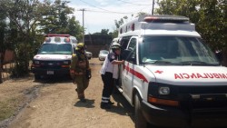 Evacuan a empleados de fábrica de hielo por fuga de amoniaco.