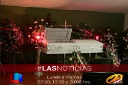 Amigos y familiares de la joven Cinthya le dan el ultimo adiós