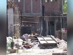 Extranjera causa daños a viviendas en la Isla de la Piedra.