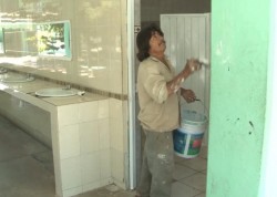 Aprovechan vacaciones para realizar mantenimiento a escuelas.