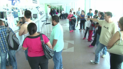 Turistas regresan a sus lugares de origen al concluir periodo vacacional