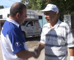 Roberto Osuna, candidato a Diputado del PAN por el XXII Distrito realiza toque de puertas.
