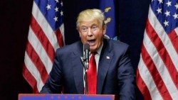 Seguidores de Trump en NY corean el grito ¡A construir el muro!