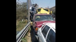 Tráiler sin frenos impacta a 12 vehículos en Chilpancingo