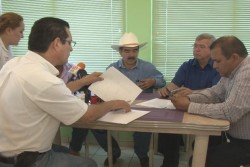 Piden precaristas del Carrizo, se les restituya derecho de agua para riego