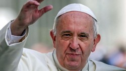 Papa pide respetar a los homosexuales; tiende la mano a los divorciados