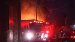 Incendio consume bodega de plástico en Ecatepec