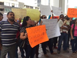 Familias la colonia Brígido Terrazas se manifiesta en el Ayuntamiento de Culiacán