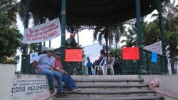 Se manifiestan trabajadores eventuales de la comuna.