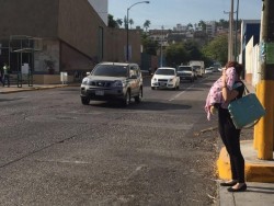 Problemas para paso de peatones en la calle Andrade frente al Seguro Social