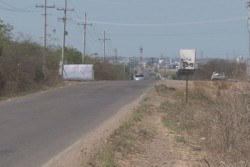 Señalamientos viales tapados en la carretera Culiacán-Imala