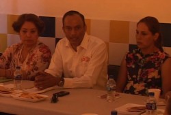 Se reúne líder regional del SNTE sección 53 con docentes.