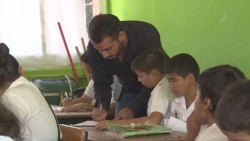 Maestros que obtuvieron buenos resultados en la evaluación tendrán 35% de incremento