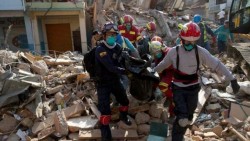 Nuevos rescates dan esperanzas tras terremoto en Ecuador