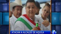 Atacan a balazos al alcalde Aquila, Michoacán