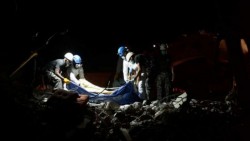Sigue esperanza de hallar sobrevivientes 4 días después del terremoto en Ecuador