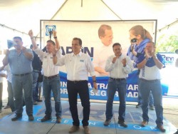 Martín Heredia se reúne con habitantes de la Isla de la Piedra