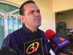 Edgar Kelly gana amparo, no será destituido.