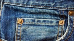 El sorprendente motivo por el que los levi´s  tienen pequeños botones en los bolsillos
