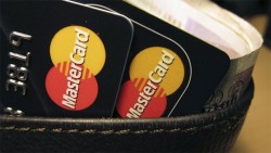 Las tarjetas son todavía terreno fértil para los fraudes, según estudio