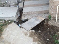 Vecinos de la Colonia Azteca sufren por problemas de drenaje.