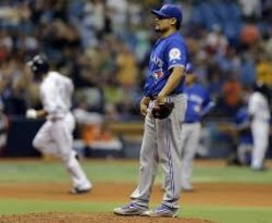 Arnold León se queda en Azulejos en Triple A