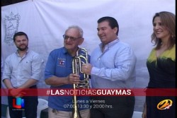 Dona Ayuntamiento de Guaymas instrumentos musicales a Fray Ivo Toneck