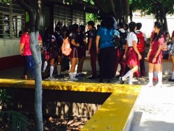 Protestan alumnos de la ETI 1 por la falta de aire acondicionado en 5 aulas