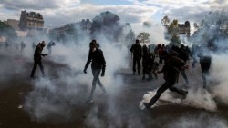 Marchas contra la reforma laboral en Francia terminan en enfrentamientos