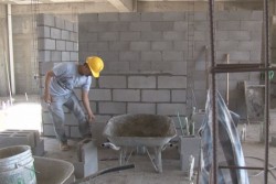 Albañiles festejan su día de la Santa Cruz