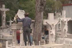 Habilitan panteones para el Día de las Madres.