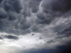 Deja frente frío lluvias dispersas en la ciudad.