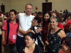 Mamás son pieza fundamental de Sinaloa: Quirino Ordaz.